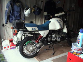 白青のＲ１００ＧＳ。親父のバイク。車庫にて。